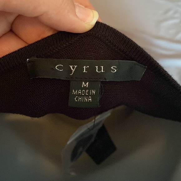 Cyrus black sweater size Medium 80% rayon and 20% nylon - Picture 7 of 9